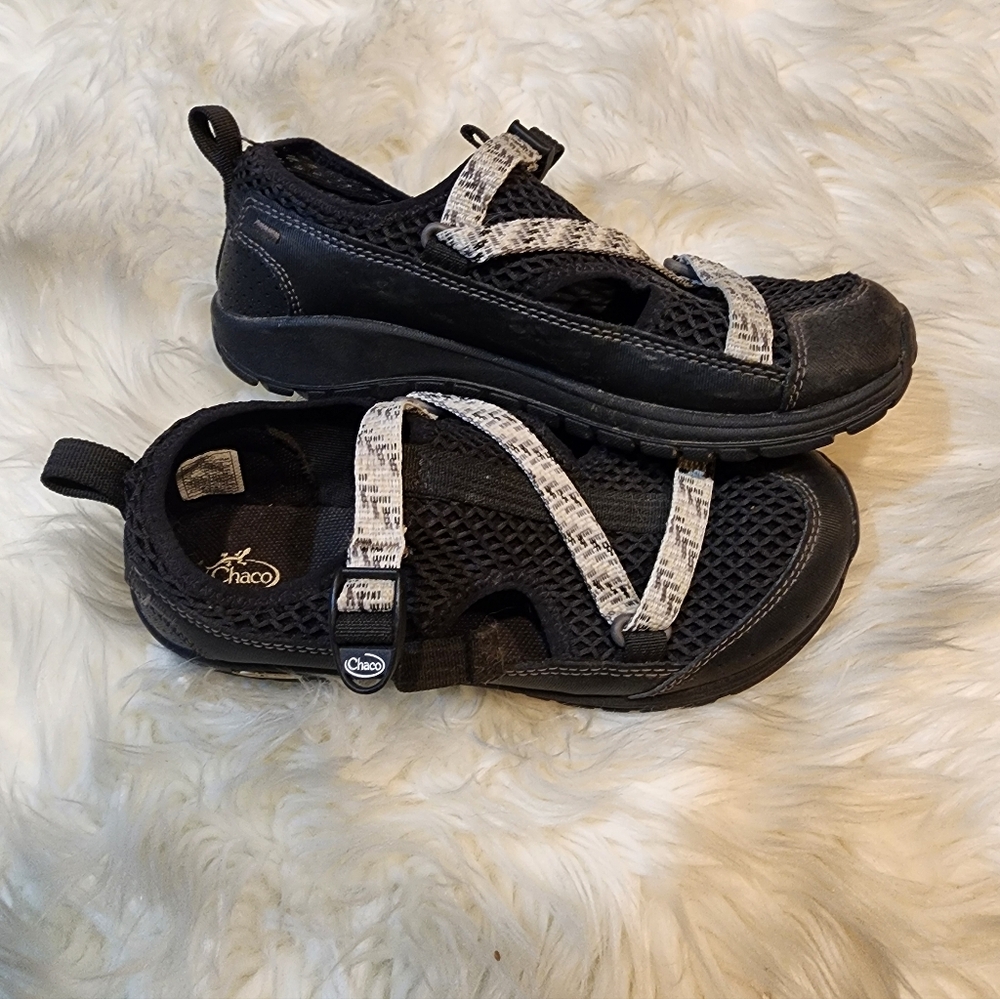 New w/box Chaco Odyssey kids size 3